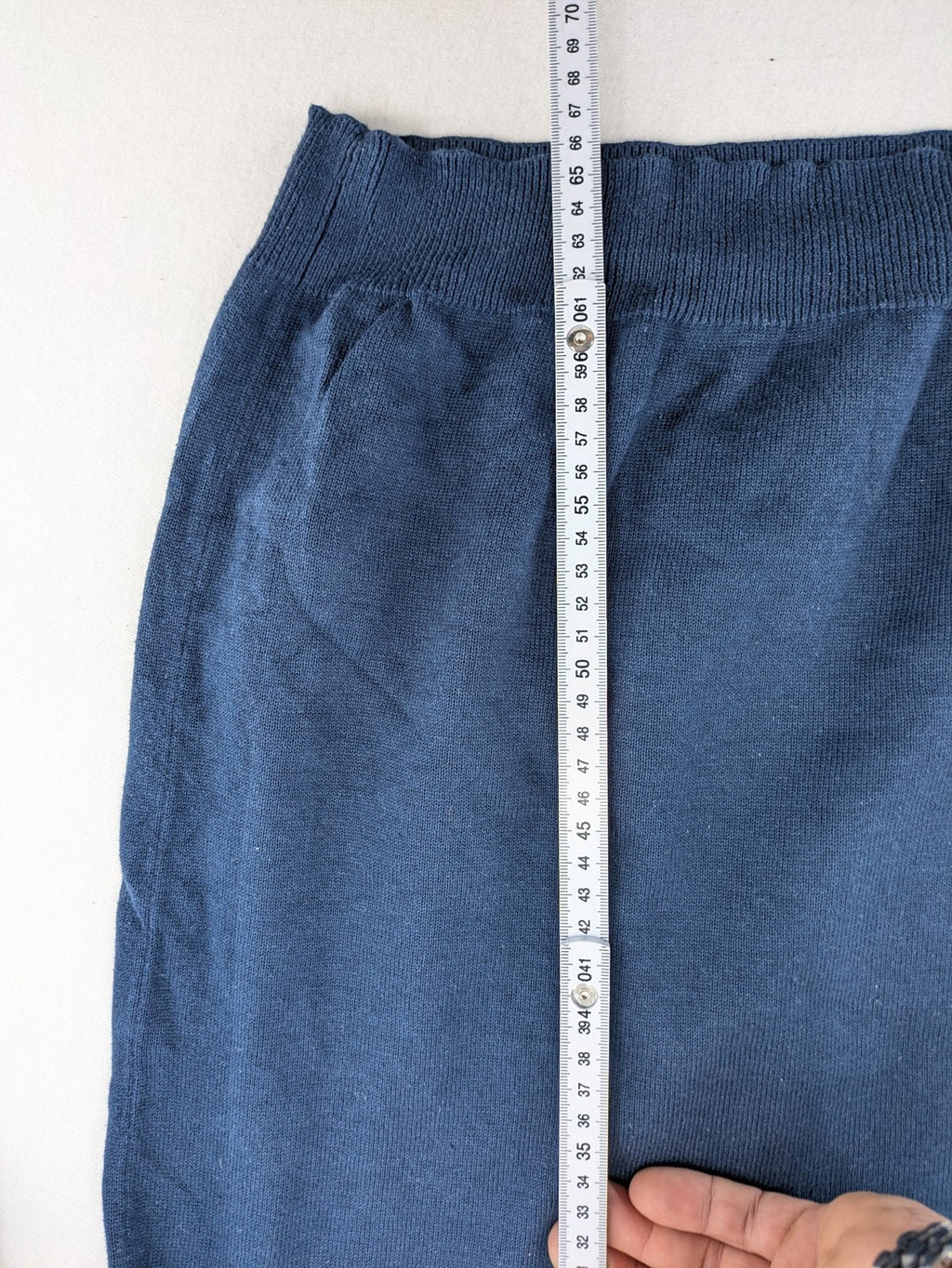 Queen blue knit jumper with embroidered crest logo, V-neck, 100% cotton.