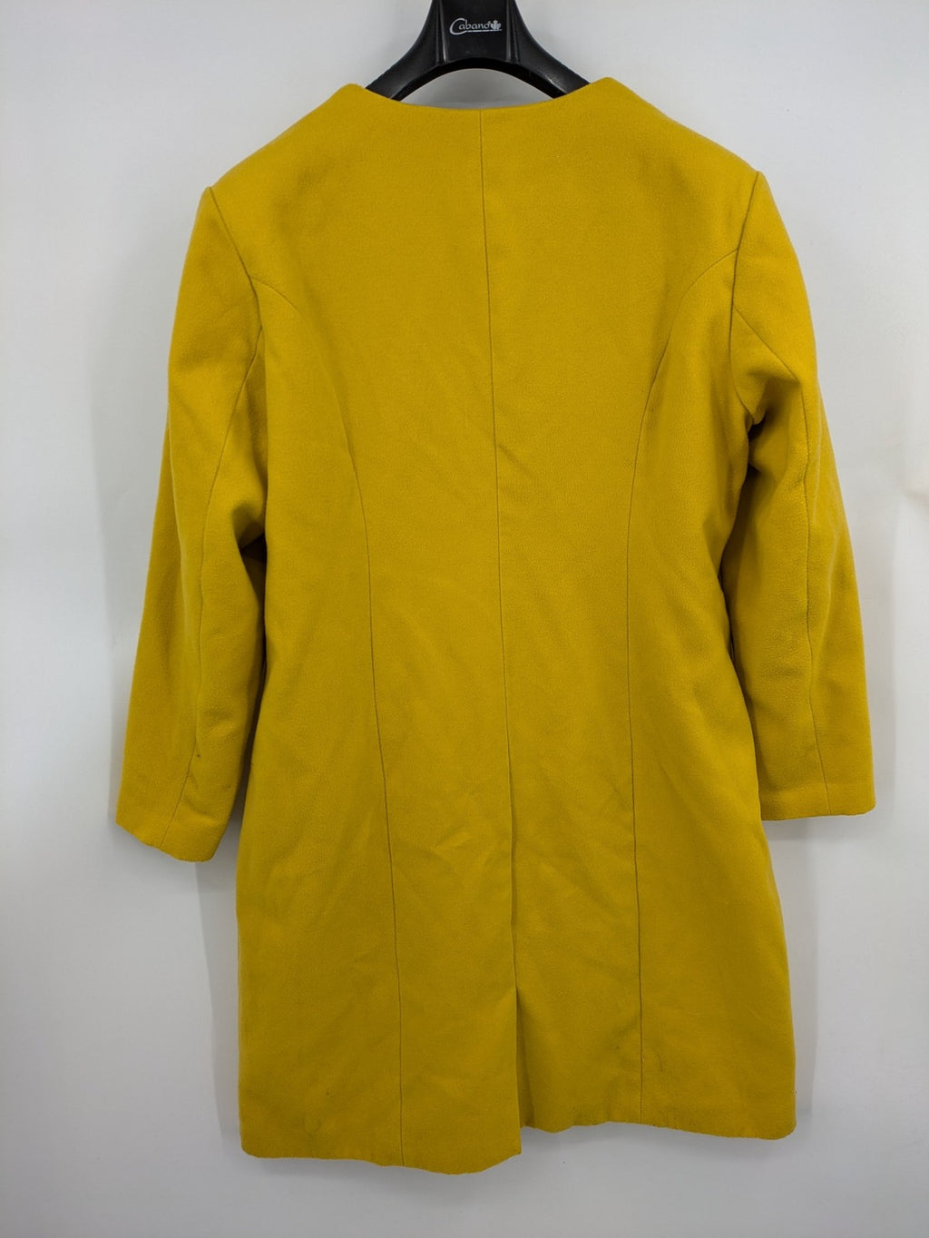 Bpc Selection yellow jacket kragenlos design with button placket and front pockets.