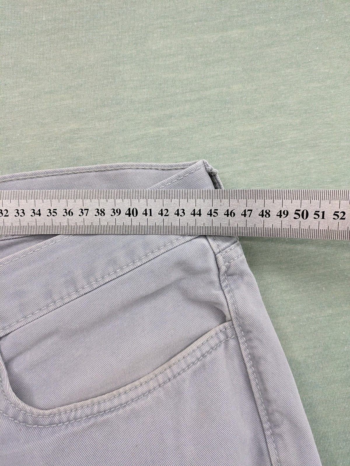 Levi's straight jeans purple classic 5-pocket design with iconic leather patch.