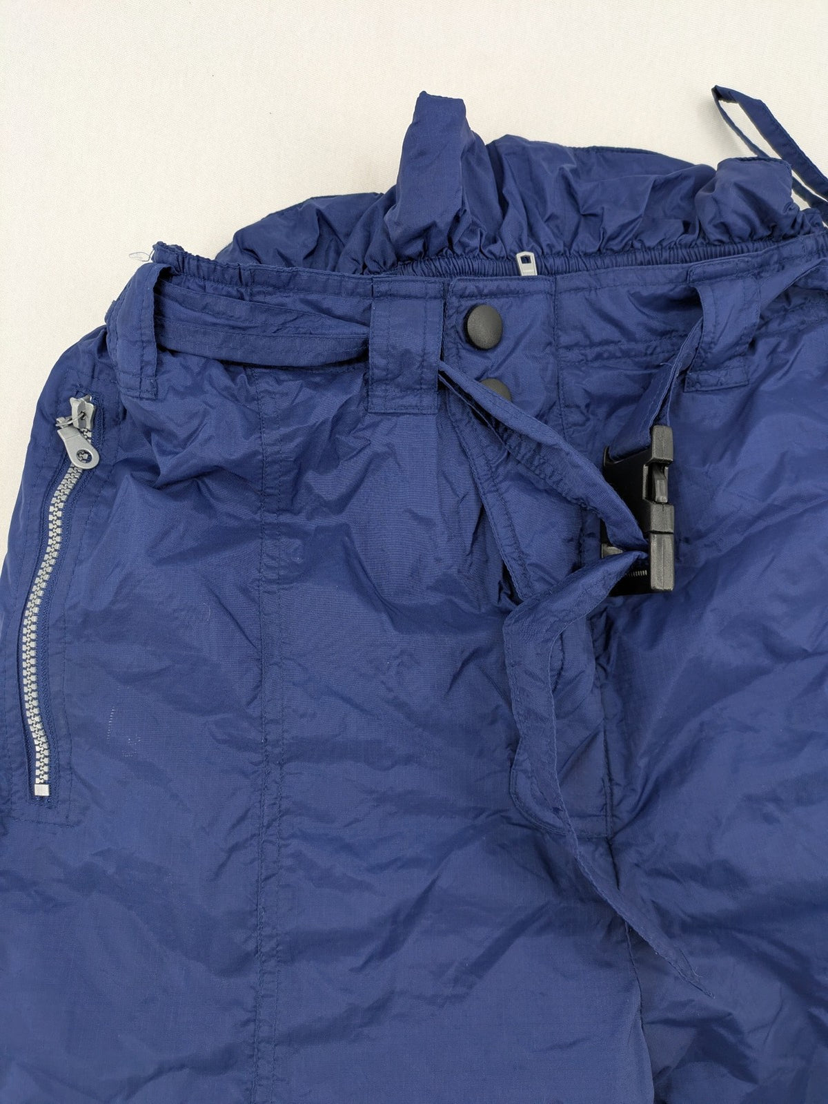 Shamp navy and yellow vintage ski jacket and pants set with retro design.