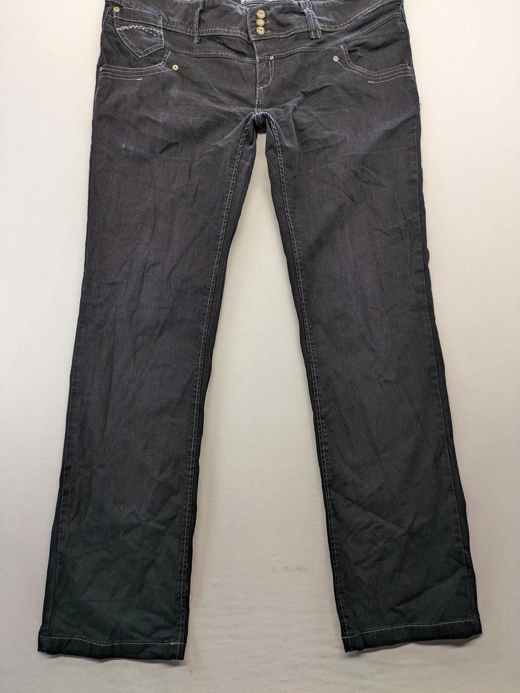 Okay grey straight jeans with contrast stitching and three-button closure, cotton stretch material.