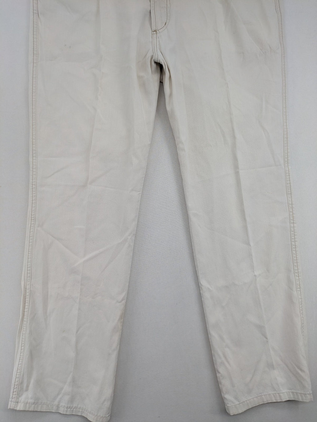Bugatti beige straight jeans Texas model with classic 5-pocket design and logo patch.