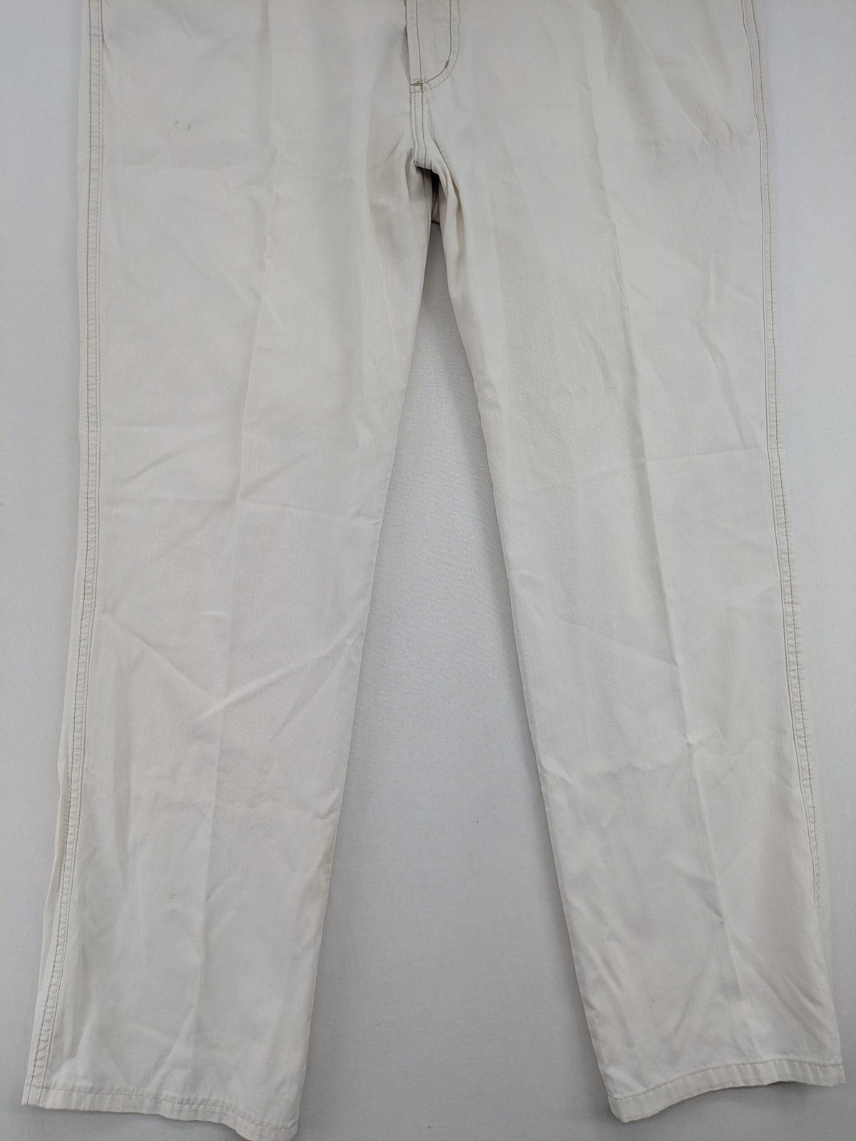 Bugatti beige straight jeans Texas model with classic 5-pocket design and logo patch.