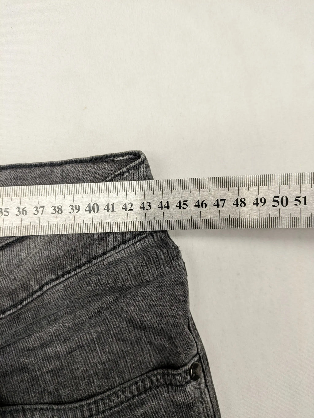 Engbers grey straight jeans stone washed with classic 5-pocket design and used look.