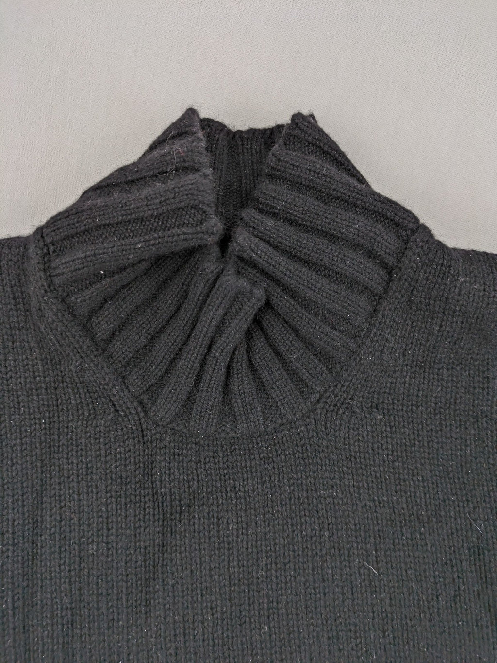 Pullover grey turtle neck jumper 100% cashmere made in Scotland classic design