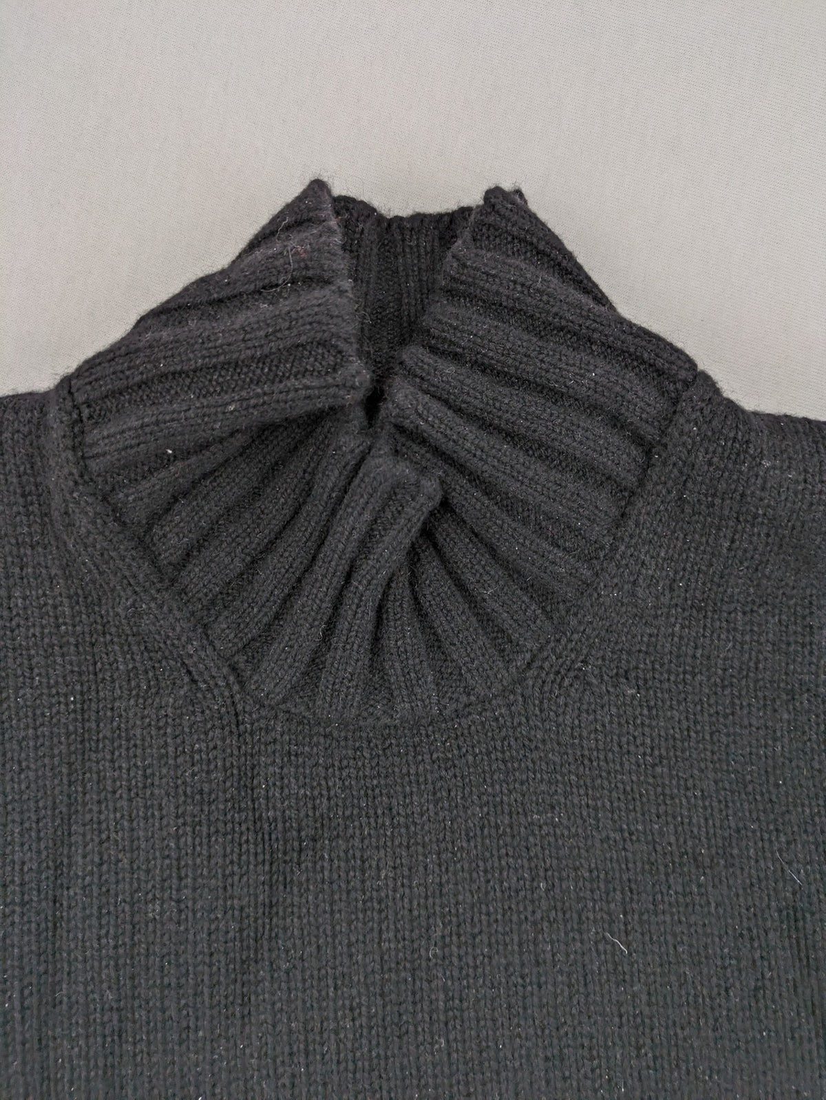Pullover grey turtle neck jumper 100% cashmere made in Scotland classic design