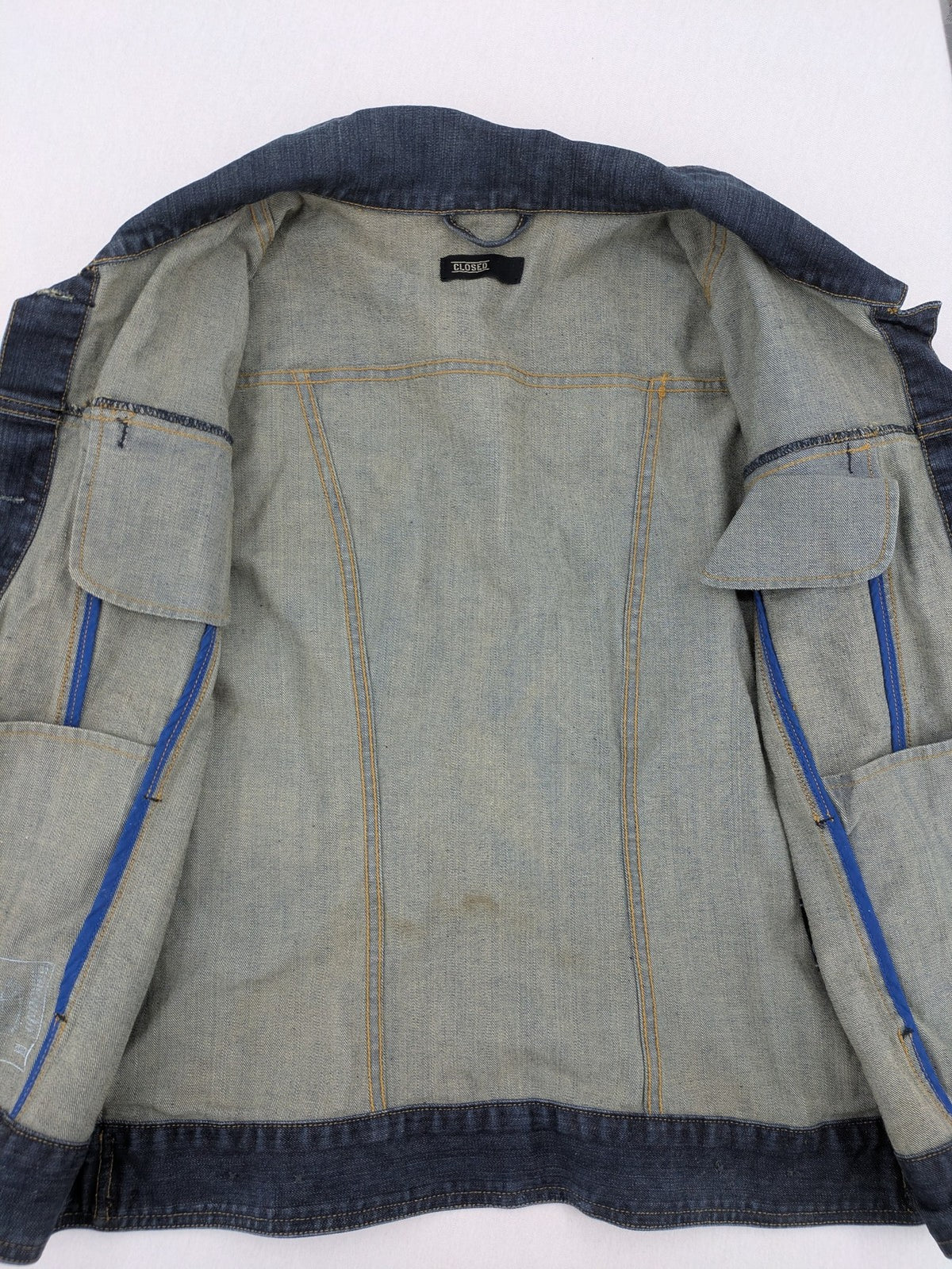 CLOSED blue denim trucker jacket with button front and two chest pockets.