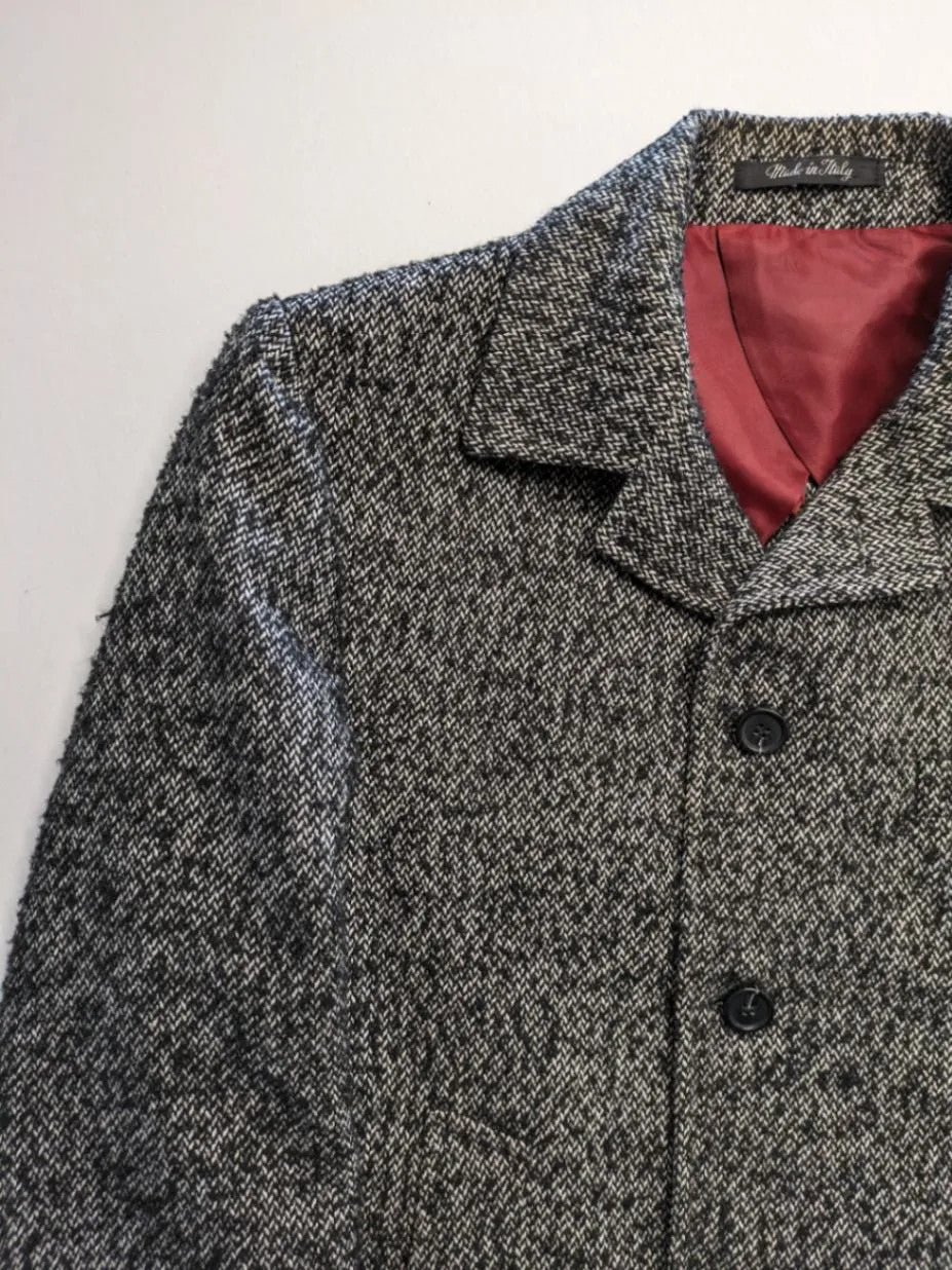 Uomo grey and pink wool coat with red lining and button closure, size 54.