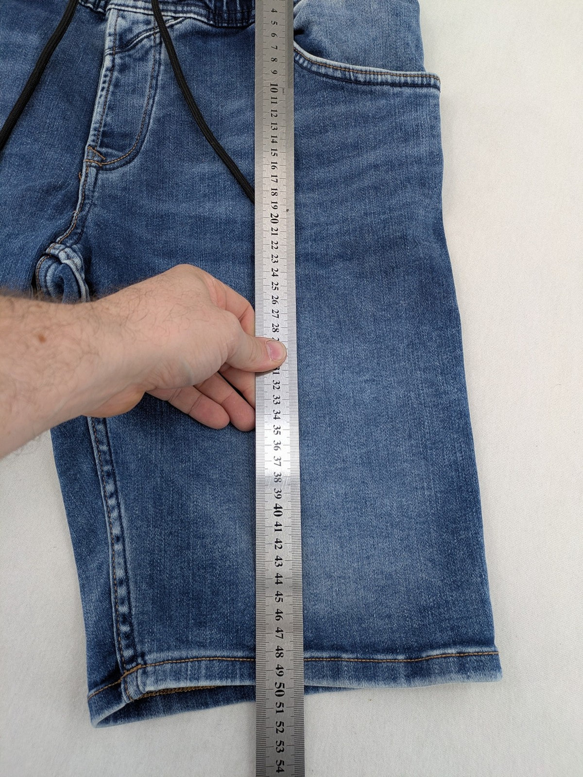 Tom Tailor Denim blue bicycle shorts with elastic waistband and functional drawstring, classic five-pocket style.