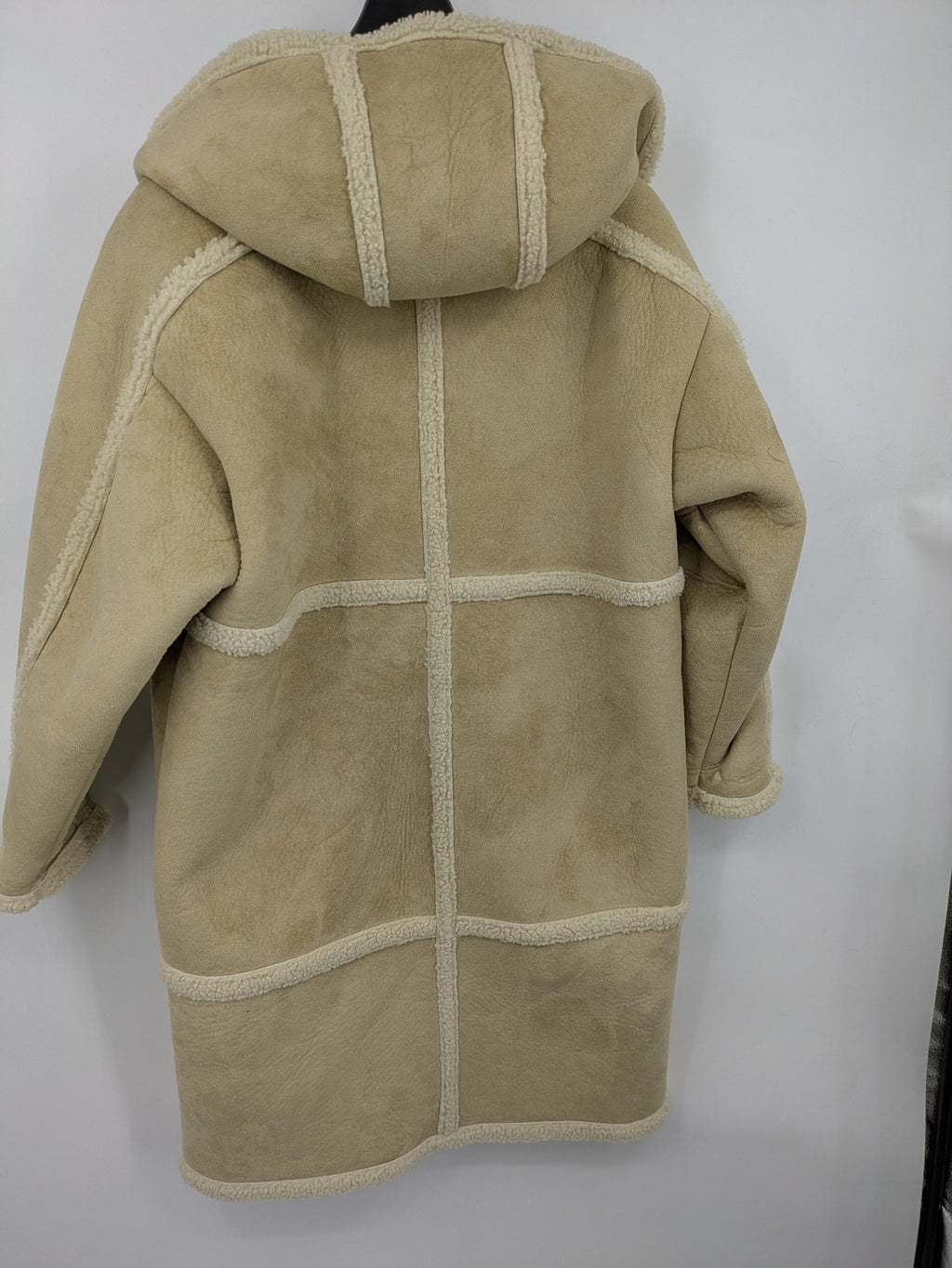 Pull&Bear beige jacket with hood, soft faux suede and plush Sherpa lining.