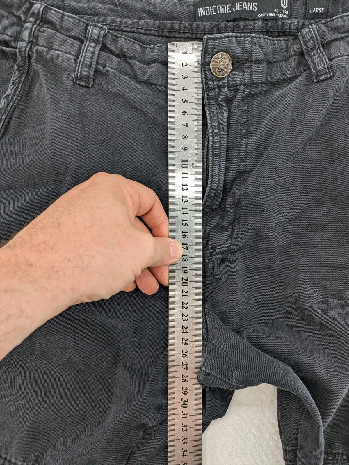 Indicode grey cargo pants with multiple pockets and durable cotton material.