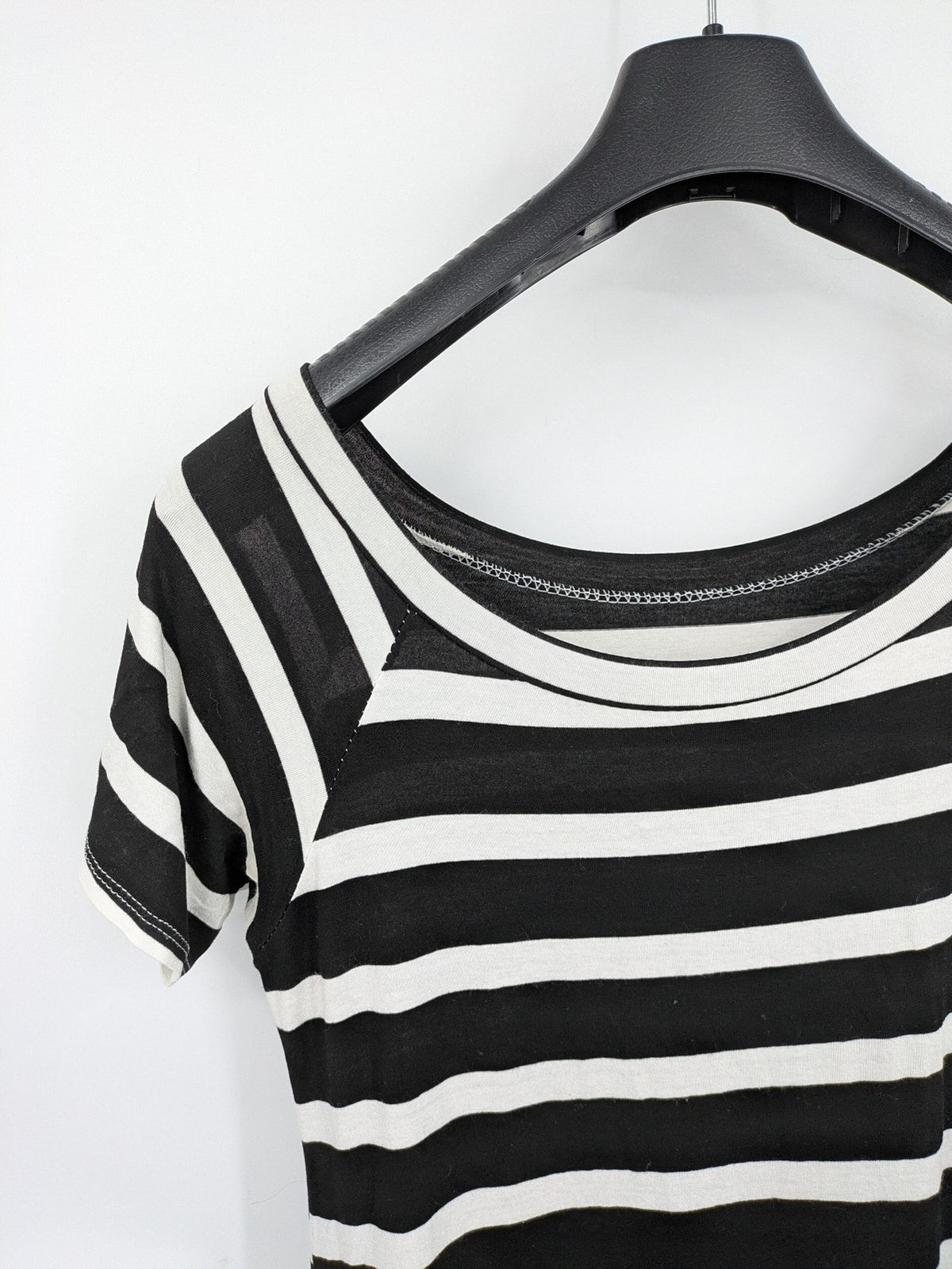 perfekt striped T-shirt dress black white side gathering soft viscose material