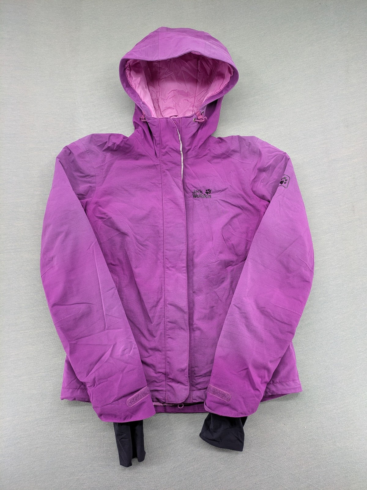 Jack Wolfskin pink purple outdoor jacket with hood, Texapore technology, Microguard insulation.