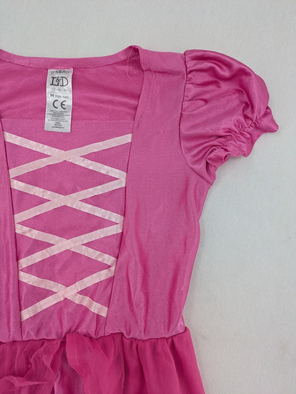perfekt pink princess dress with puff sleeves and decorative lacing, lightweight fabric