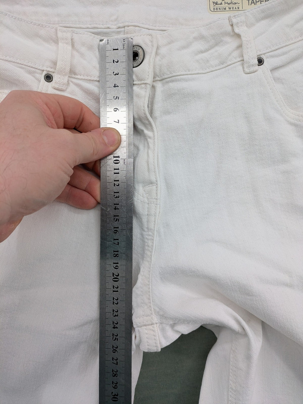 Blue Motion white tapered fit jeans with classic 5-pocket design and stretch cotton material.