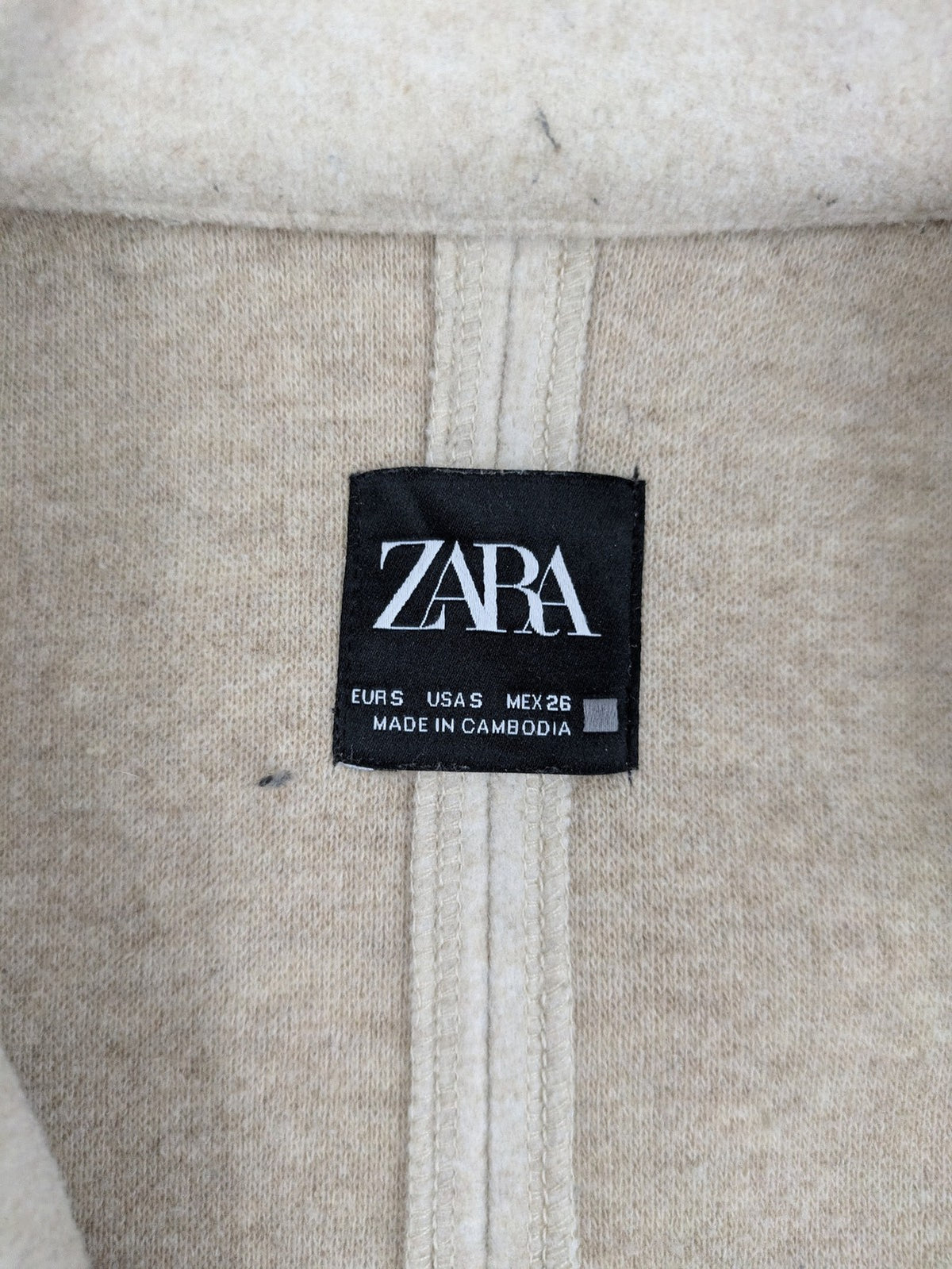 Zara beige coat single-breasted notch lapel classic design with two side pockets.