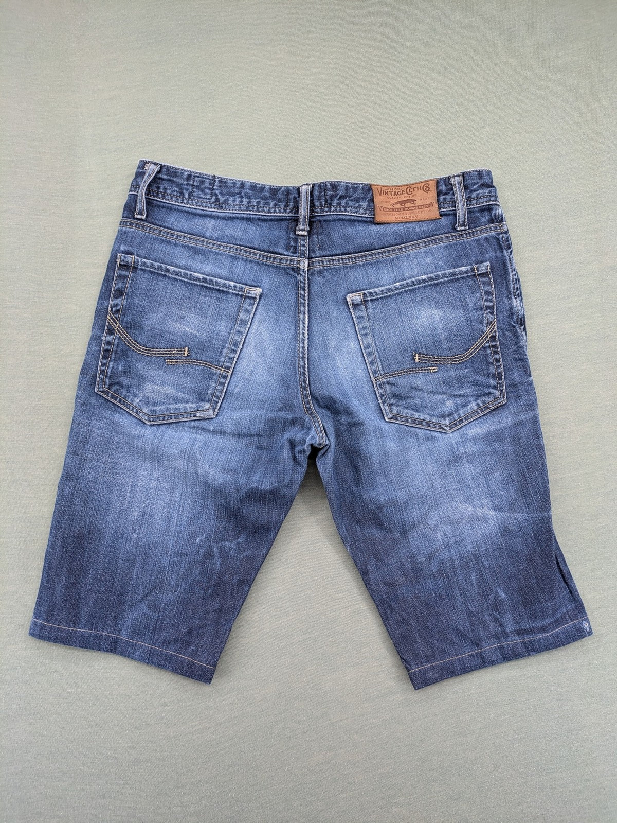 Jack & Jones Vintage blue denim shorts regular fit button fly with used-look details