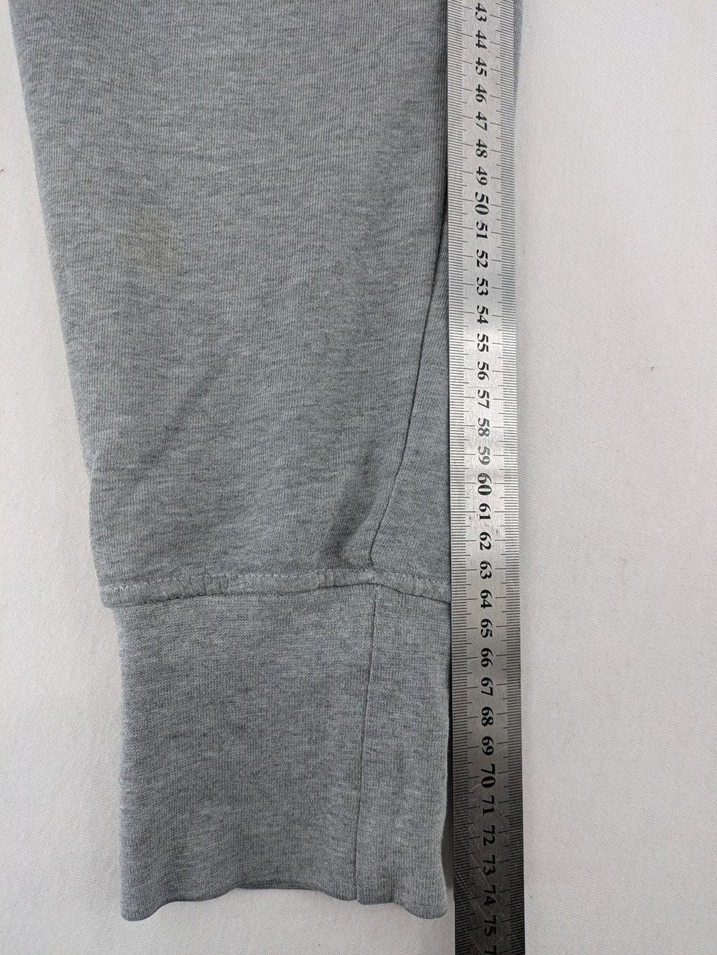 Private Baller grey sweatpants with "32" graphic print and blue drawstring.
