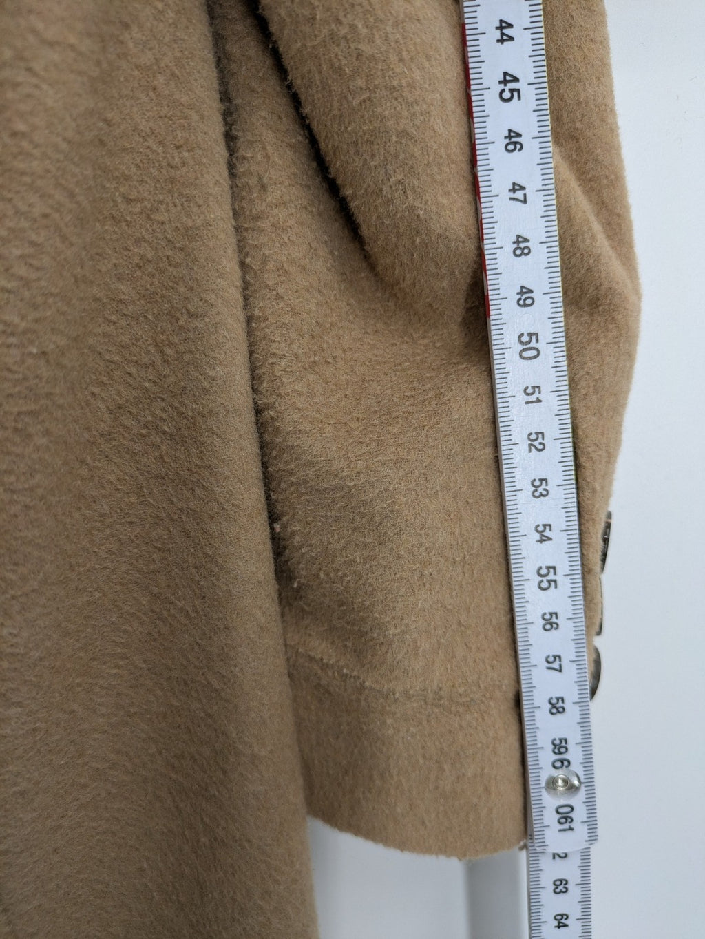 Amisu beige wool jacket single-breasted with lapel collar and two flap pockets.