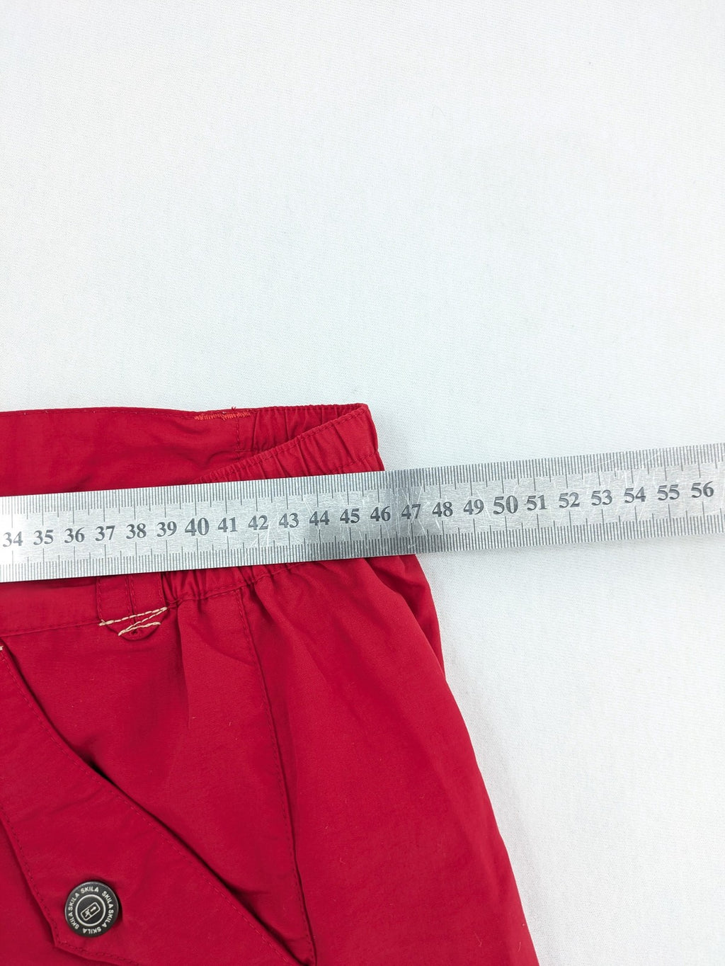 Skila red outdoor capri pants lightweight polyamide with adjustable drawstrings and pockets.